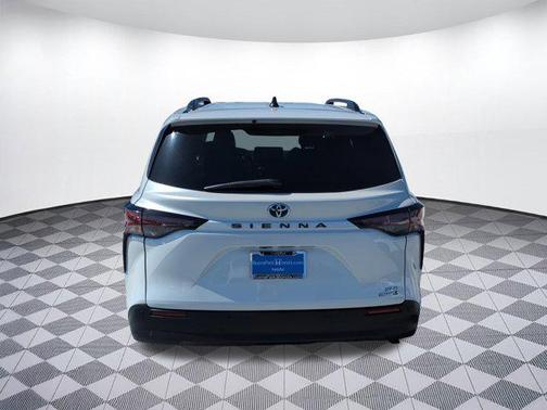 2023 Toyota Sienna XLE 8 Passenger