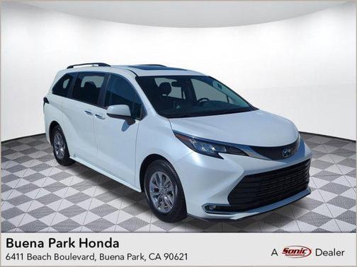 2023 Toyota Sienna XLE 8 Passenger