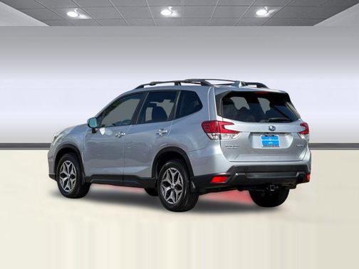 Ice Silver Metallic 2019 Subaru Forester Premium