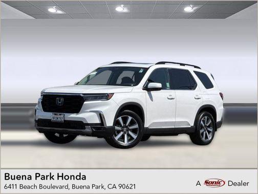 Platinum White Pearl 2023 Honda Pilot Touring 8-Passenger