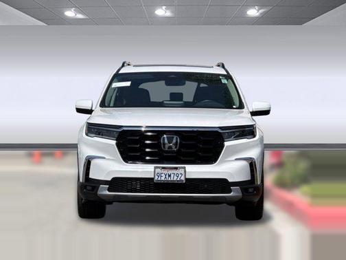 Platinum White Pearl 2023 Honda Pilot Touring 8-Passenger