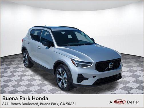 2024 Volvo XC40 B5 Core Dark Theme