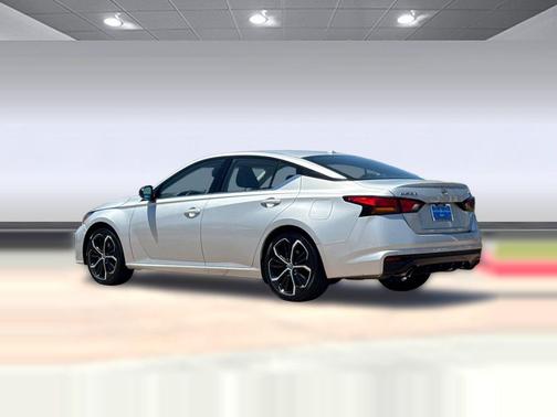 Brilliant Silver Metallic 2024 Nissan Altima SR FWD