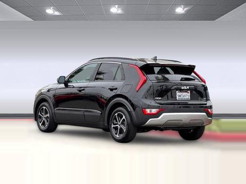 Aurora Black 2024 Kia Niro LX