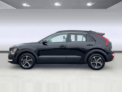 Aurora Black 2024 Kia Niro LX