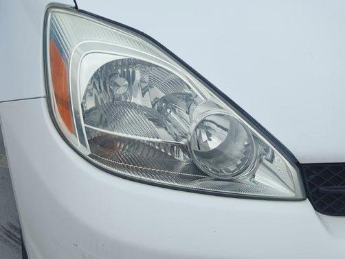 2004 Toyota Sienna LE