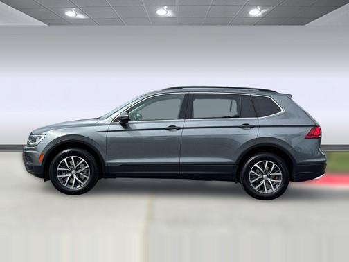 Platinum Gray Metallic 2019 Volkswagen Tiguan 2.0T SE