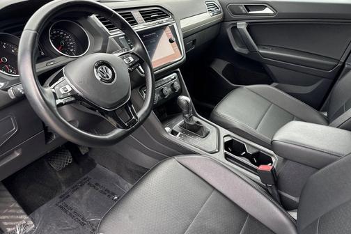 Platinum Gray Metallic 2019 Volkswagen Tiguan 2.0T SE