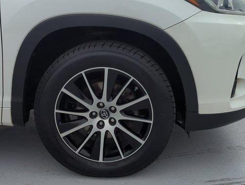 2017 Toyota Highlander SE