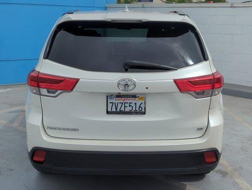 2017 Toyota Highlander SE