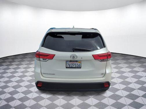2017 Toyota Highlander SE