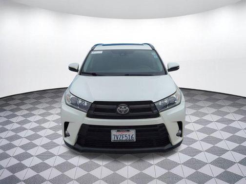 2017 Toyota Highlander SE