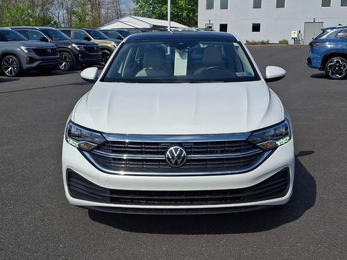 Opal White Pearl Effect 2023 Volkswagen Jetta 1.5T SE