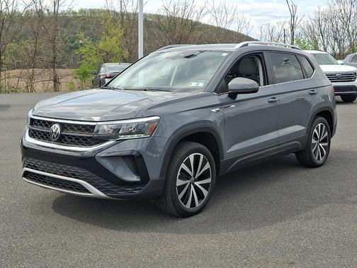 Pure Gray 2023 Volkswagen Taos 1.5T SE