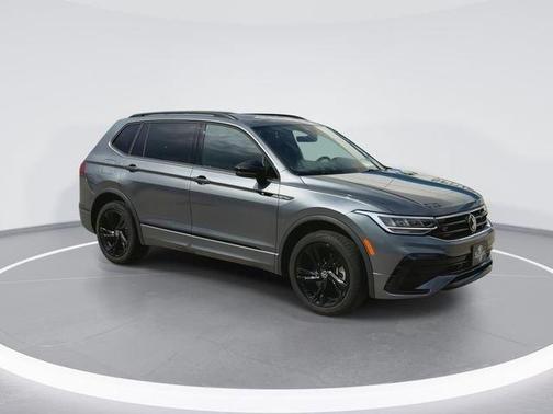Platinum Gray Metallic 2024 Volkswagen Tiguan 2.0T SE R-Line Black