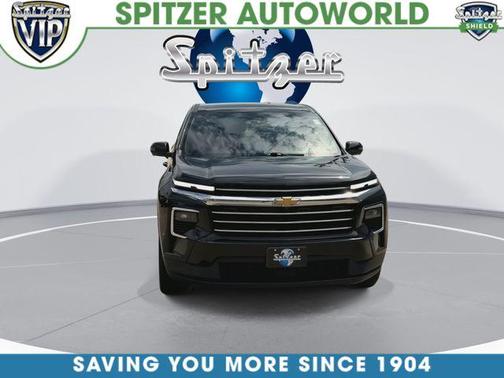 Mosaic Black Metallic 2024 Chevrolet Traverse LT
