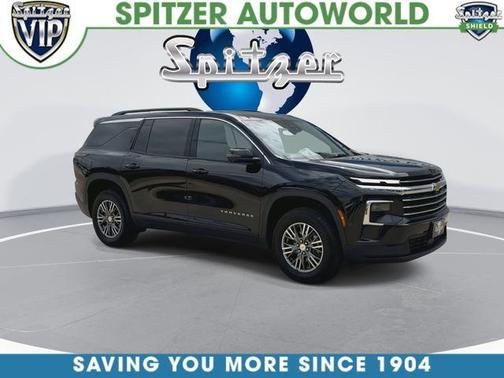 Mosaic Black Metallic 2024 Chevrolet Traverse LT