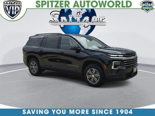 Mosaic Black Metallic 2024 Chevrolet Traverse LT