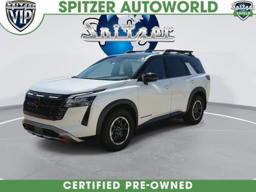 White / Black 2026 Nissan Pathfinder Rock Creek