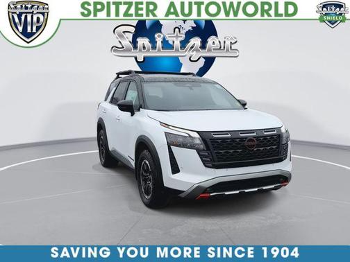 White / Black 2026 Nissan Pathfinder Rock Creek
