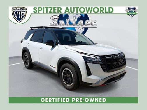 White / Black 2026 Nissan Pathfinder Rock Creek