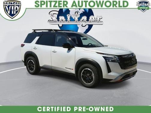 White / Black 2026 Nissan Pathfinder Rock Creek