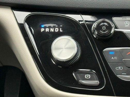 2020 Chrysler Voyager LXI