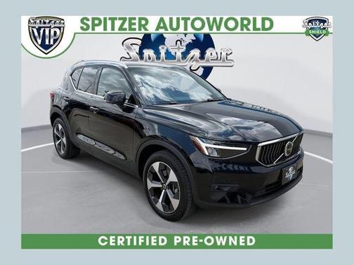 Onyx Black Metallic 2025 Volvo XC40 B5 Plus Bright Theme