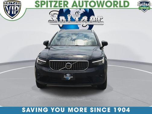Onyx Black Metallic 2025 Volvo XC40 B5 Plus Bright Theme