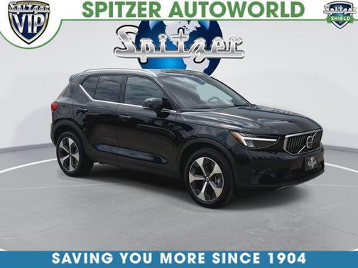 Onyx Black Metallic 2025 Volvo XC40 B5 Plus Bright Theme