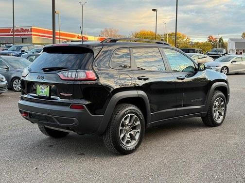 2023 Jeep Cherokee Trailhawk