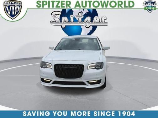 2023 Chrysler 300 Touring L