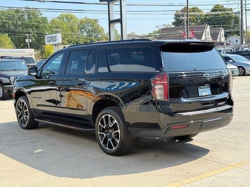 2023 Chevrolet Suburban RST