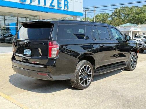 2023 Chevrolet Suburban RST