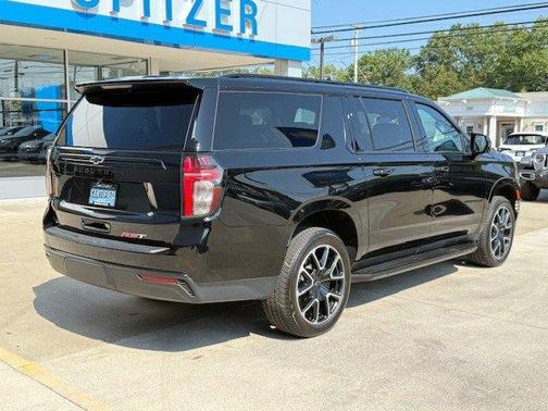 2023 Chevrolet Suburban RST