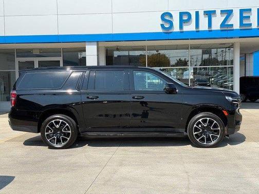 2023 Chevrolet Suburban RST