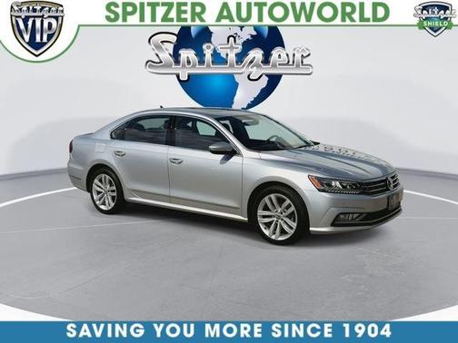 Reflex Silver Metallic 2018 Volkswagen Passat 2.0T SE w/ Technology
