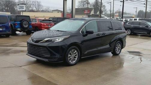 2021 Toyota Sienna LE