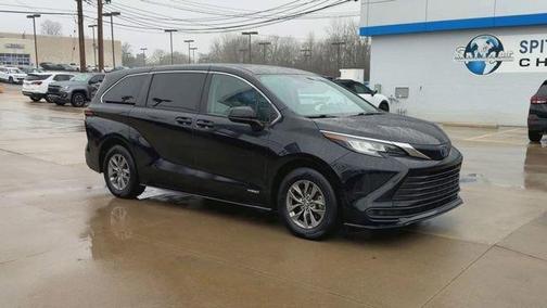 2021 Toyota Sienna LE