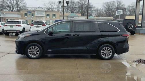 2021 Toyota Sienna LE