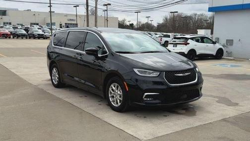 2025 Chrysler Pacifica Select