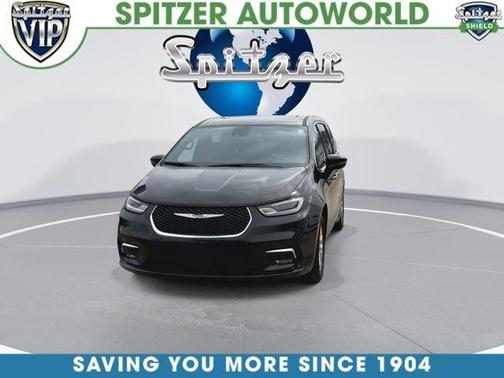 2025 Chrysler Pacifica Select