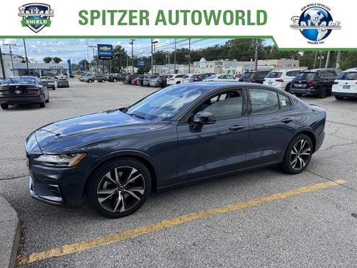 2024 Volvo S60 B5 Core Dark Theme