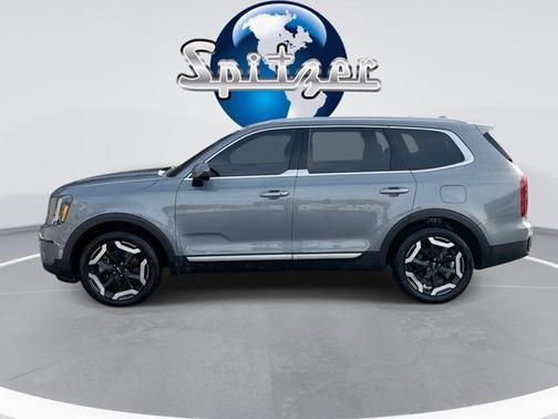 Everlasting Silver 2024 Kia Telluride S