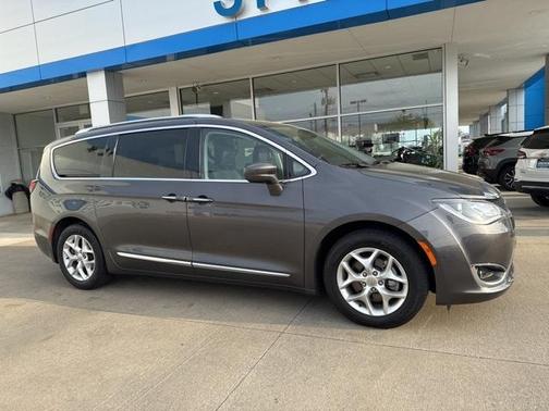2020 Chrysler Pacifica Touring-L