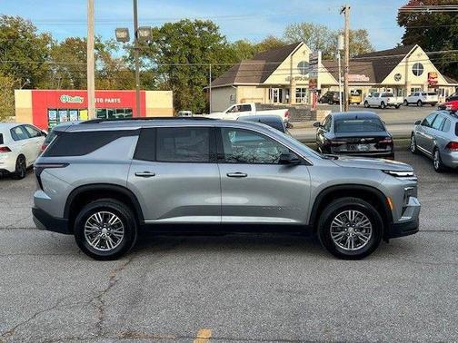 2025 Chevrolet Traverse LT