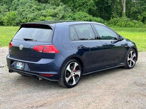 2017 Volkswagen Golf GTI SE 4-Door