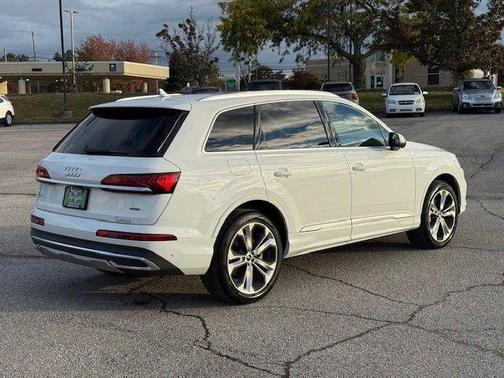 2022 Audi Q7 55 Premium Plus