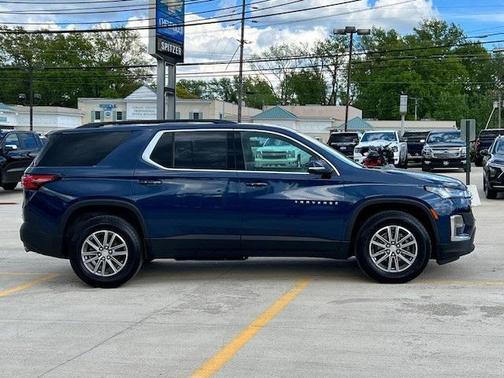 2022 Chevrolet Traverse LT Cloth
