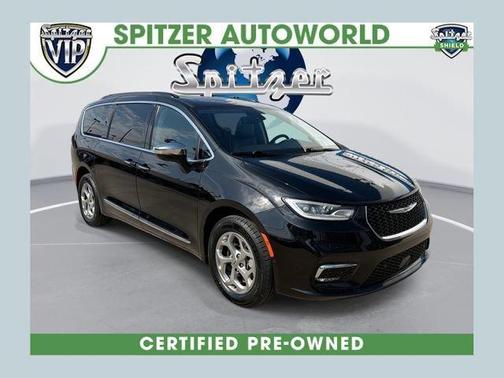 Brilliant Black Crystal Pearlcoat 2023 Chrysler Pacifica Limited
